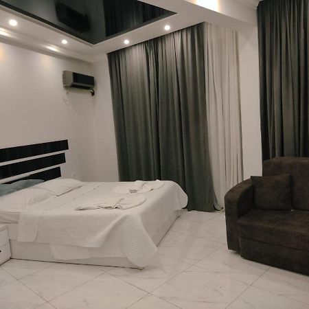 Golden Fish Hotel Batumi Exterior photo