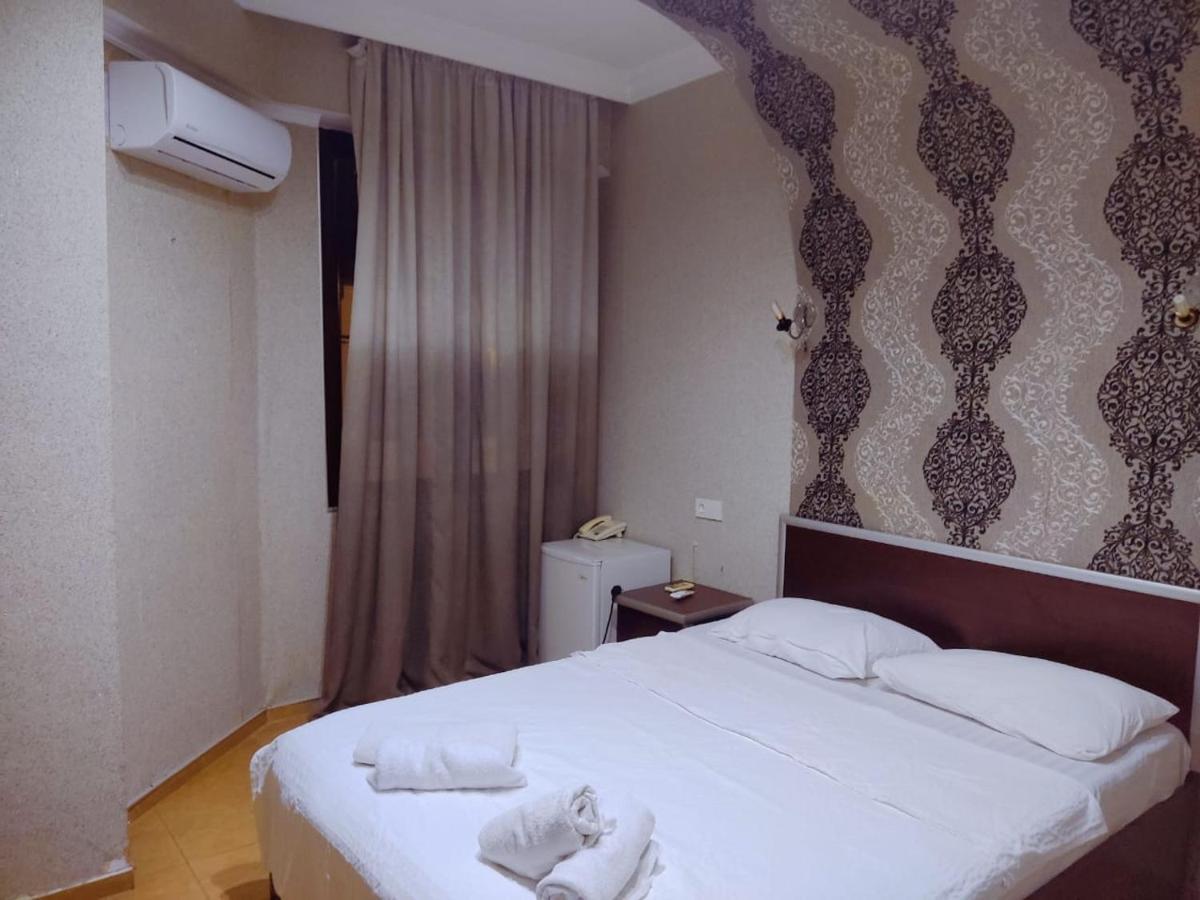 Golden Fish Hotel Batumi Exterior photo