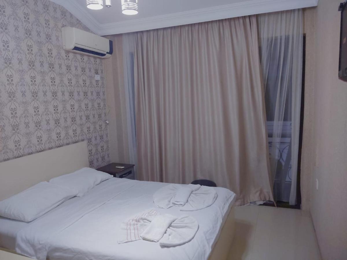 Golden Fish Hotel Batumi Exterior photo