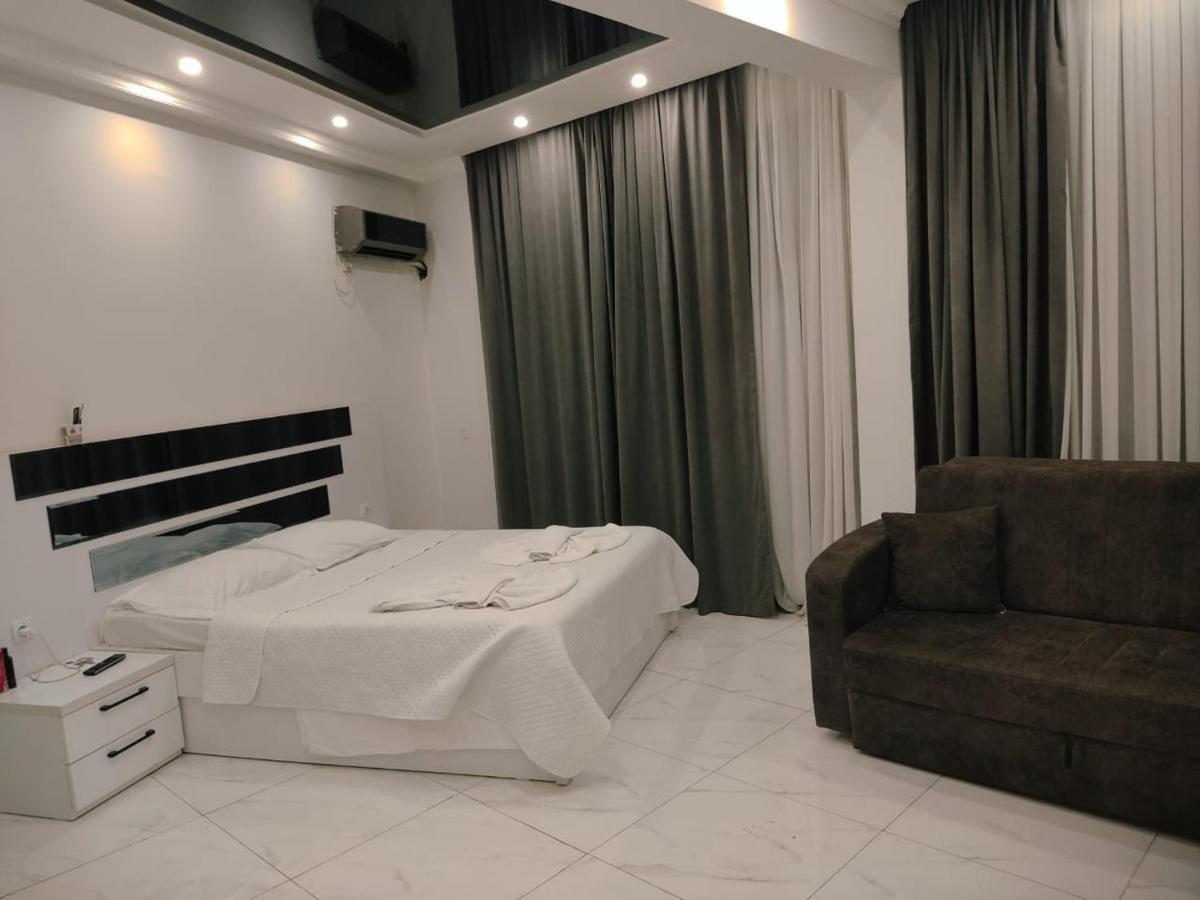 Golden Fish Hotel Batumi Exterior photo